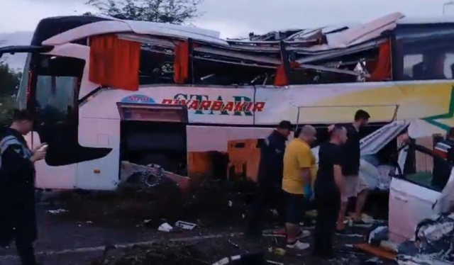 Mersin'de katliam gibi trafik kazası: 10 kişi öldü, 40 kişi yaralandı